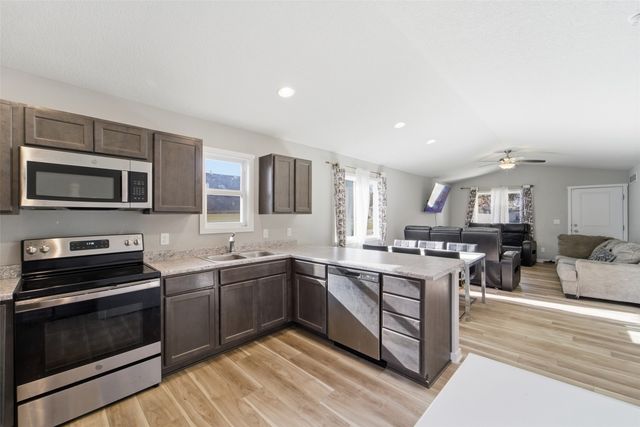 1311 E 25th Court, Des Moines, IA 50317