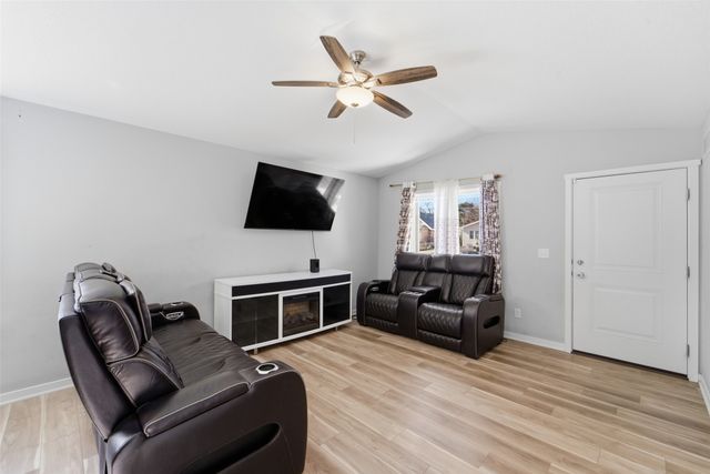 1311 E 25th Court, Des Moines, IA 50317