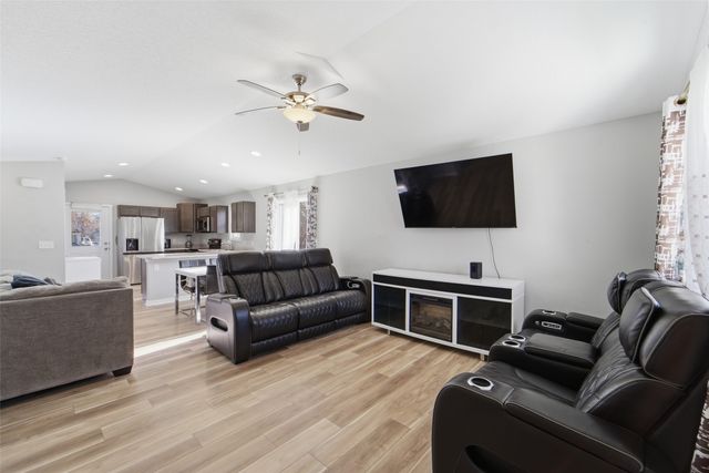 1311 E 25th Court, Des Moines, IA 50317