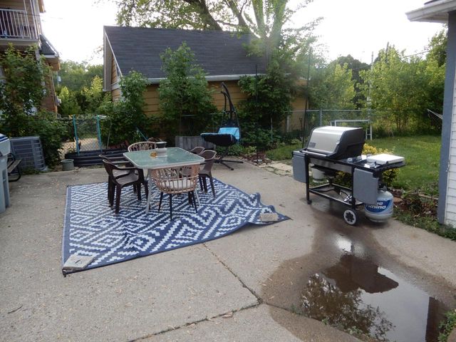 5526 Wells STREET, Milwaukee, WI 53208