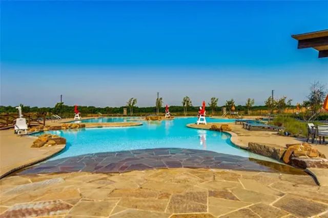 10423 Fountain Gate Street, Aubrey, TX 76227
