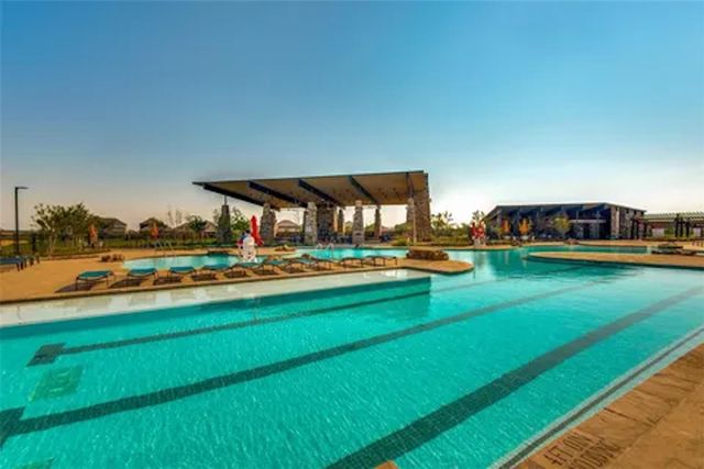 10423 Fountain Gate Street, Aubrey, TX 76227