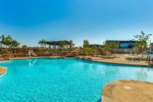 10423 Fountain Gate Street, Aubrey, TX 76227