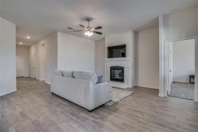 10423 Fountain Gate Street, Aubrey, TX 76227