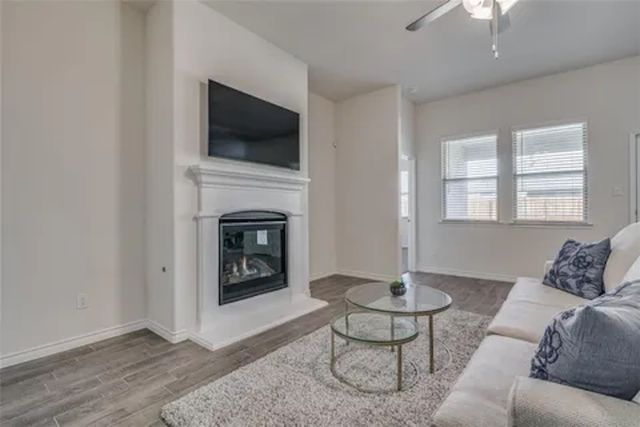 10423 Fountain Gate Street, Aubrey, TX 76227