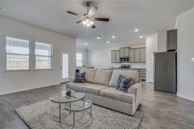 10423 Fountain Gate Street, Aubrey, TX 76227
