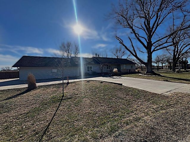 621 W 38th St N, Wichita, KS 67204