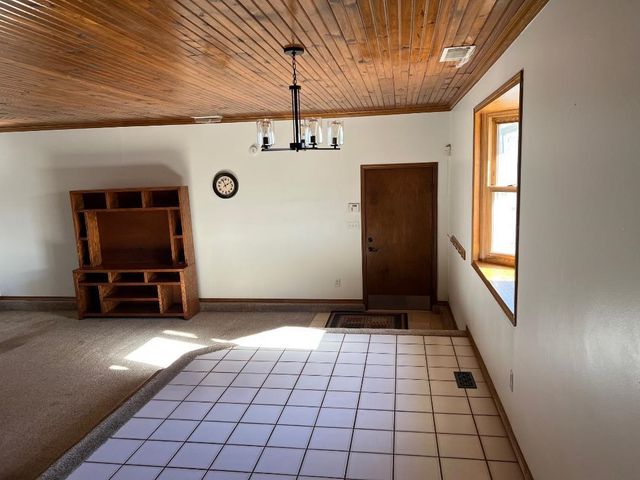 621 W 38th St N, Wichita, KS 67204