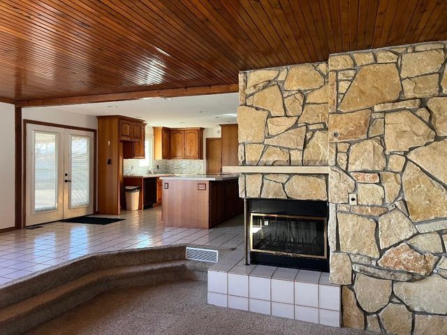 621 W 38th St N, Wichita, KS 67204