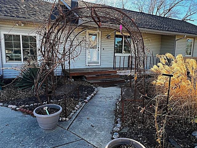 621 W 38th St N, Wichita, KS 67204