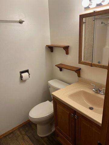 621 W 38th St N, Wichita, KS 67204