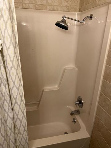 621 W 38th St N, Wichita, KS 67204