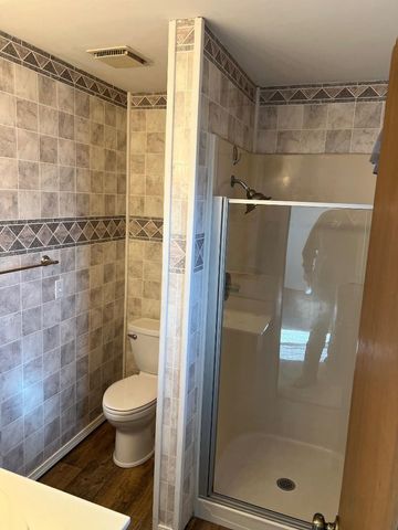 621 W 38th St N, Wichita, KS 67204