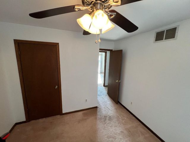 621 W 38th St N, Wichita, KS 67204