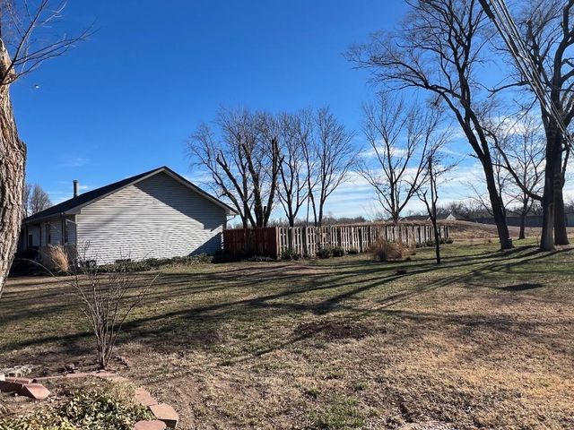 621 W 38th St N, Wichita, KS 67204