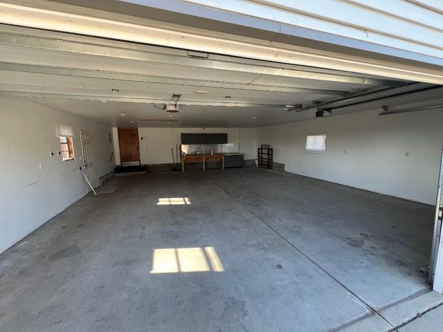 621 W 38th St N, Wichita, KS 67204