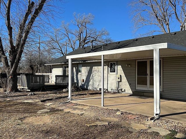 621 W 38th St N, Wichita, KS 67204