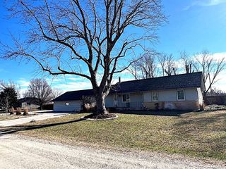 621 W 38th St N, Wichita, KS 67204