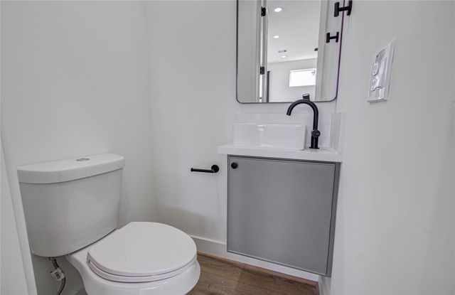 4605 Edison Street D, Houston, TX 77009