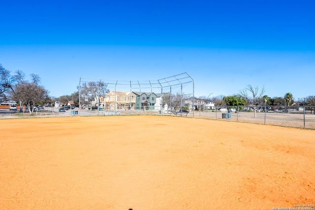 118 San Antonio Blvd, San Antonio, TX 78201