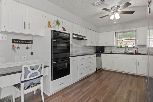 1400 Rusdell Drive, Irving, TX 75060