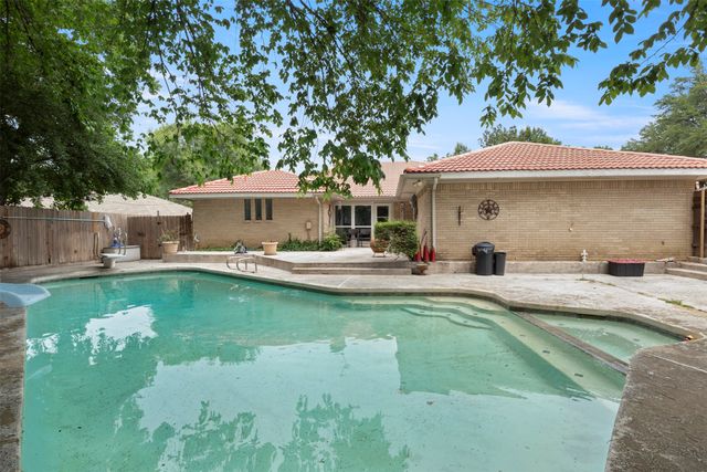 1400 Rusdell Drive, Irving, TX 75060