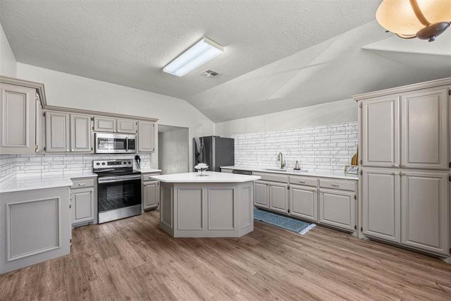 409 SW 80th St, Lawton, OK 73505