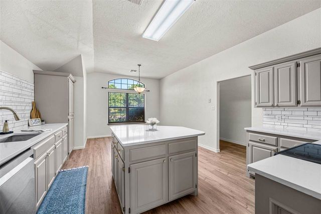 409 SW 80th St, Lawton, OK 73505