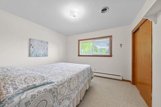 4735 Meadow VIEW E, Brookfield, WI 53005