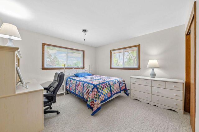 4735 Meadow VIEW E, Brookfield, WI 53005
