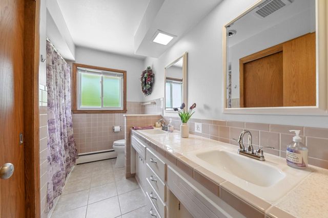 4735 Meadow VIEW E, Brookfield, WI 53005