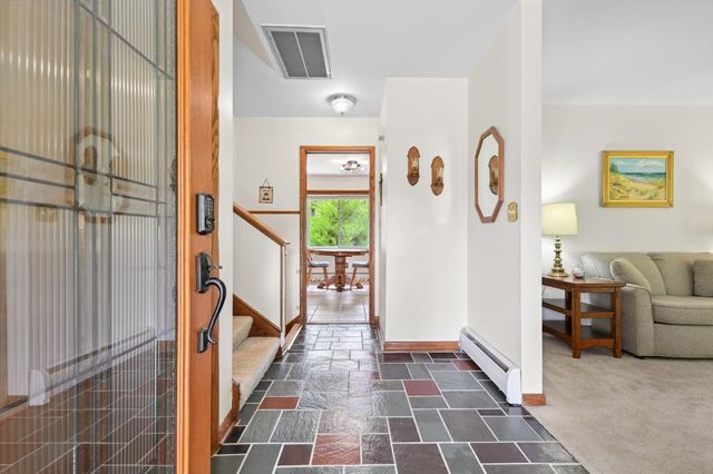 4735 Meadow VIEW E, Brookfield, WI 53005