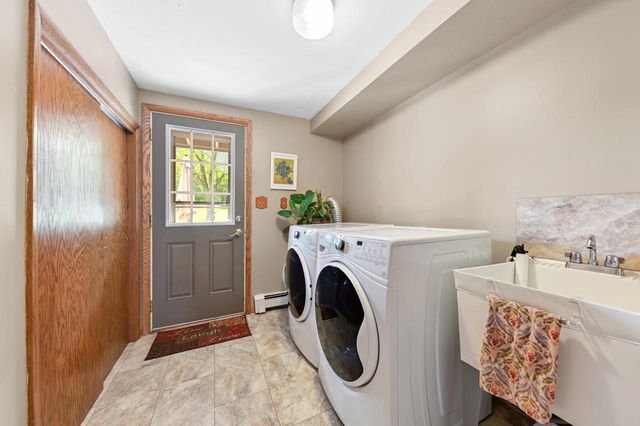 4735 Meadow VIEW E, Brookfield, WI 53005