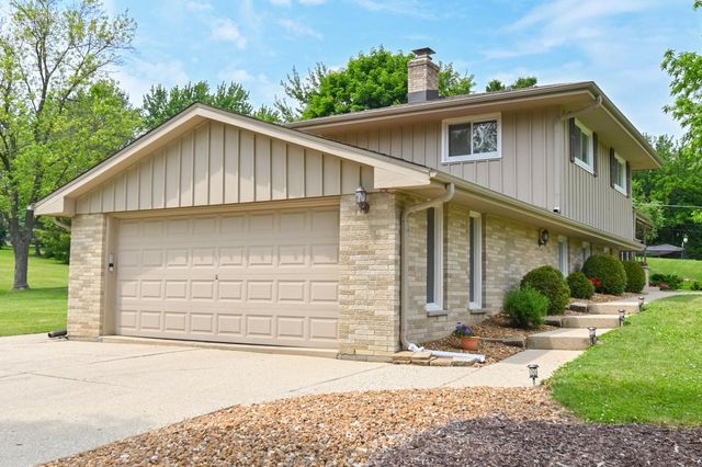 4735 Meadow VIEW E, Brookfield, WI 53005