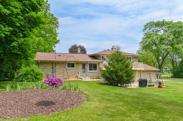 4735 Meadow VIEW E, Brookfield, WI 53005