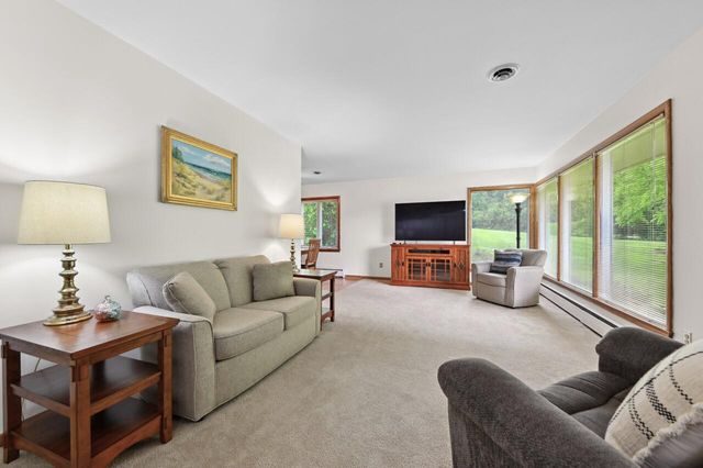 4735 Meadow VIEW E, Brookfield, WI 53005