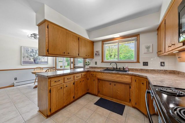 4735 Meadow VIEW E, Brookfield, WI 53005
