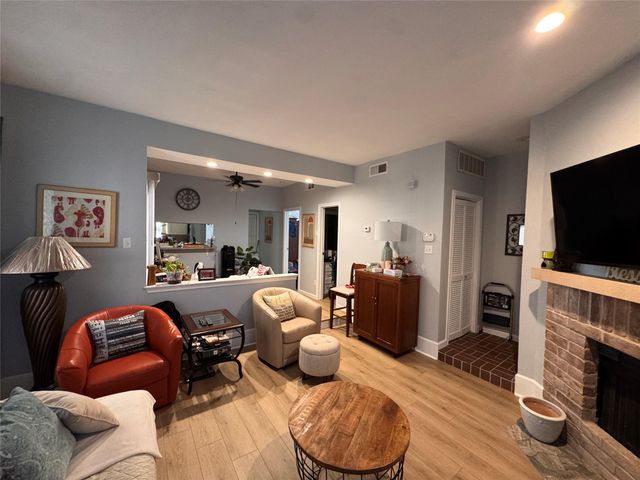 3100 Walnut Bend Lane 201, Houston, TX 77042