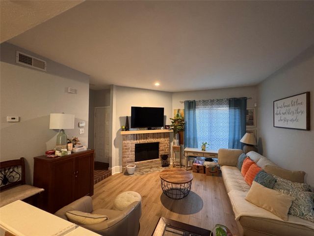3100 Walnut Bend Lane 201, Houston, TX 77042