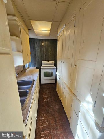 28 N CHURCH ST, Mohnton, PA 19540