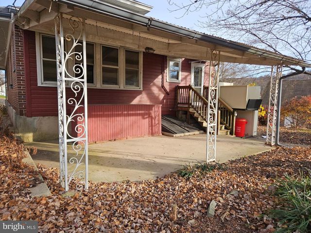 28 N CHURCH ST, Mohnton, PA 19540