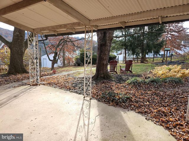 28 N CHURCH ST, Mohnton, PA 19540