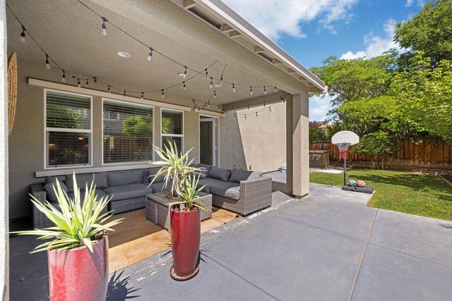 712 N Pergola Ct, Mountain House, CA 95391