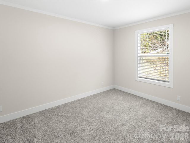 512 Hutch Mountain Road, Fletcher, NC 28732