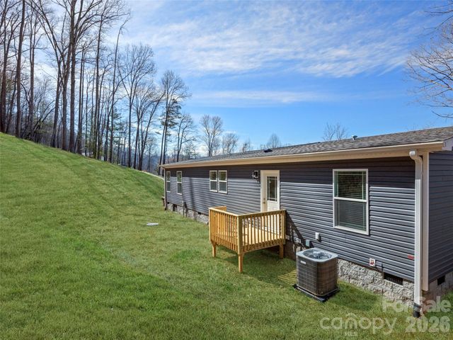 512 Hutch Mountain Road, Fletcher, NC 28732