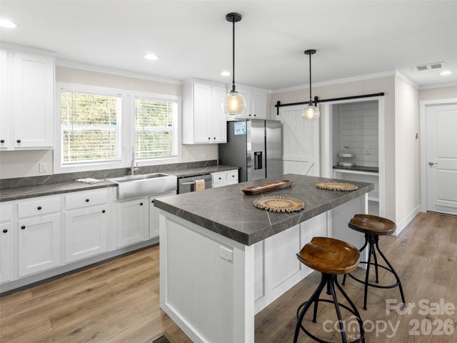 512 Hutch Mountain Road, Fletcher, NC 28732