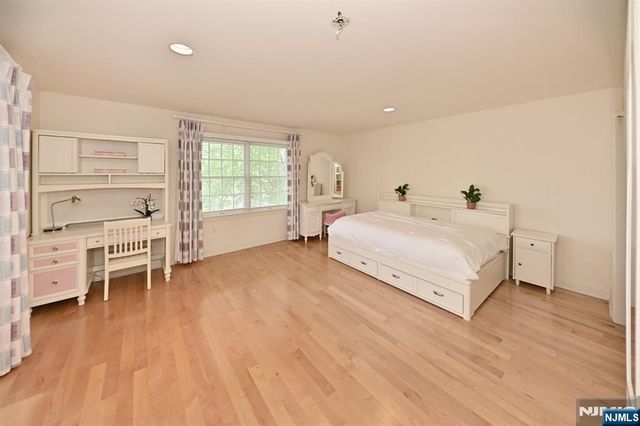 3 Schindler Court, Upper Saddle River, NJ 07458