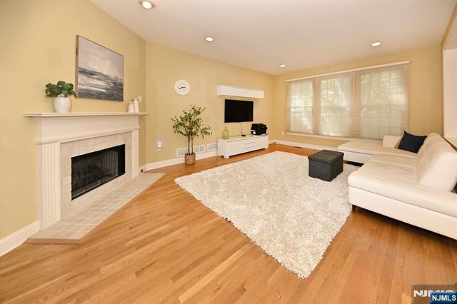 3 Schindler Court, Upper Saddle River, NJ 07458