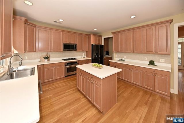 3 Schindler Court, Upper Saddle River, NJ 07458