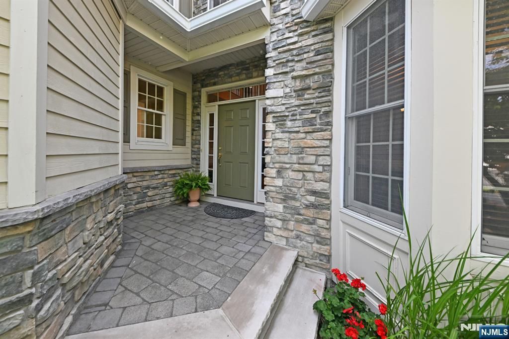 3 Schindler Court, Upper Saddle River, NJ 07458